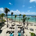 Studio balcon vue mer Ti punch kaz Manganao, piscine et plage